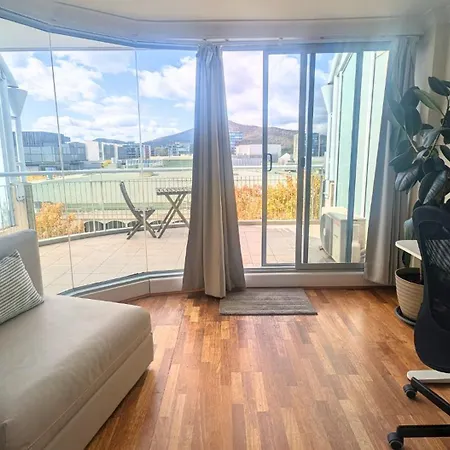 Dana-Central Apartment With Mount Ainslie Views Canberra Exterior photo