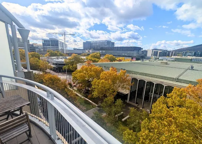 Dana-Central Apartment With Mount Ainslie Views